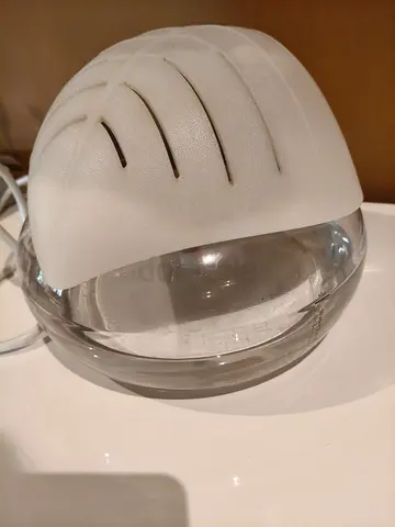 Small Ultrasonic Humidifier / Aroma Diffuser - White