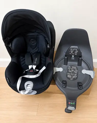 New cybex sirona T i size plus car seat and Base T