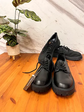 New black chunky lace-up combat boots, size unused with tag