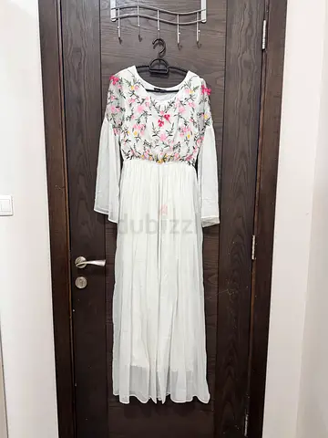White long dress in perfect condition size M
