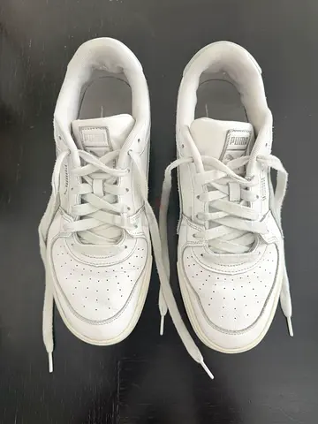 White puma sneakers