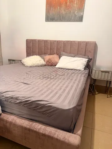 King bed with headboard - excellent condition