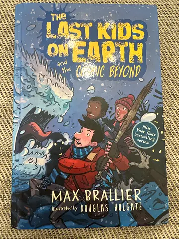The Last Kids on Earth and the Cosmic Beyond - Max Brallier (Hardcover)