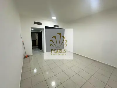 استوديو واسع بخزائن حائط وتكييف مركزي وإطلالة مفتوحة مع باركن مجاني للإيجار بالراشدية 3 عجمان قرب أبراج عجمان وان وبخاري الخليج بسعر 18 ألف 4 دفعات