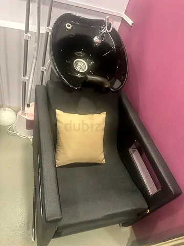 Salon backwash shampoo chair with integrated ceramic basin - good condition
