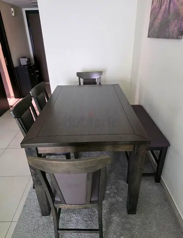 United Furniture - 6-Seater Dining Table with Bench and Chairs - Dark Finish