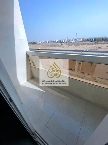 🏡 **فرصة مميزة للإيجار السنوي في عجمان – الجرف 3**  ✨ **شقة غرفتين وصالة بمساحة واسعة جداً وتشطيبات ممتازة!** ✨  إذا كنت تبحث عن شقة عائلية مريحة تجم