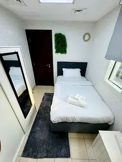Cozy room with Attached bathroom Dubai Marina