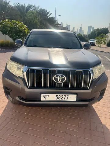Toyota Prado 2018 model GCC TXL V6 100% original paint service history ALFUTTAIM
