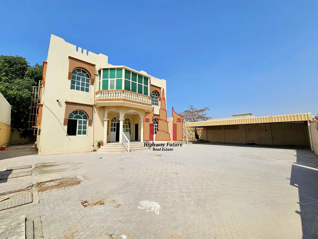 8Bed room big yard parking 5 washroom for sharing like new villa and big size