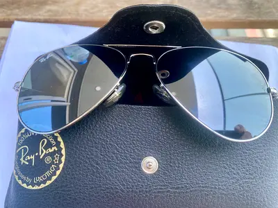 Ray-Ban Aviator Sunglasses with Case - Silver Frame, Blue Lenses