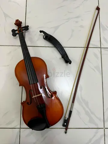 Violin with violin case and chin rest size 4/4