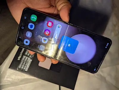 Samsung Galaxy Z Flip 5 (foldable) - Good working condition