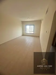 A golden opportunity for an annual rental: a beautiful, spacious, and fully renovated 2-bedroom apar