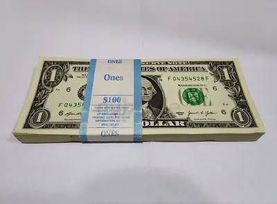 Bundle of US $1 One-Dollar Bills  uncirculated (Strapped $100 Face Value)