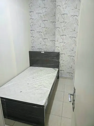 NEAT & CLEAN PARTITION AVAILABLE – SCHOOL ZONE