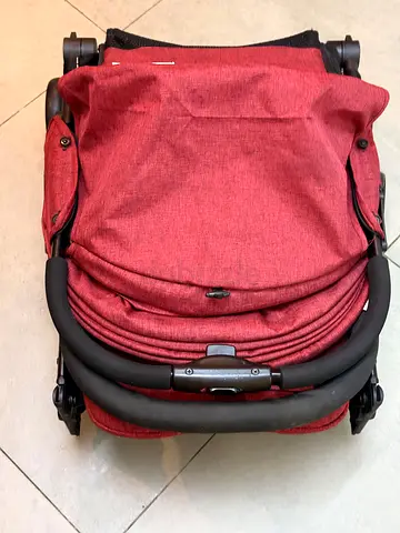 Compact foldable red pram stroller - good condition z fold stroller flight cabin it can be taken