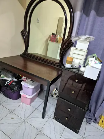 Table with seprate mirror with 2 side tables