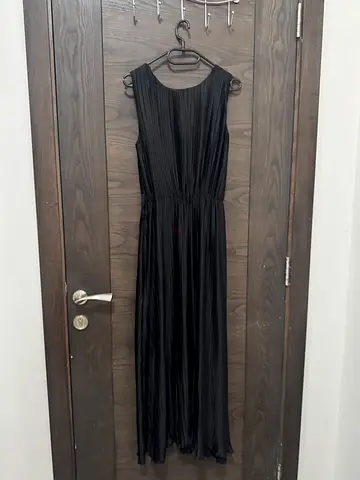 Black pleated sleeveless maxi dress - elegant everyday wear