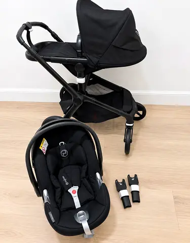Bugaboo Fox 5 stroller and cybex car seat