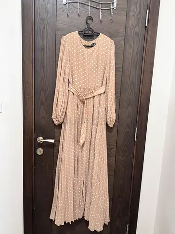 Beige polka dot long sleeve maxi dress with belt -