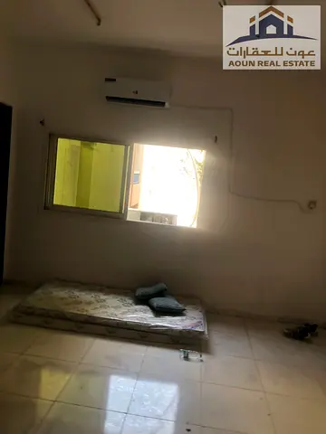 فرصة سكنية ممتازة ومريحة في موقع حيوي بـ منطقة البوطينة! 🌟  يتوفر الآن استديو بسعر تنافسي للغاية، مع تسهيلات ميسرة في الدفع وبدون أي رسوم إدارية، بال