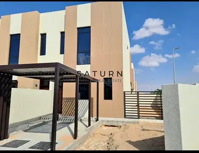 A well‑maintained 3‑bedroom corner townhouse is available for rent