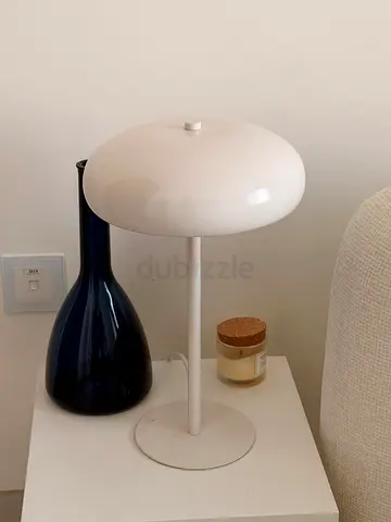 White Mushroom Dome Table Lamp – Metal, Modern