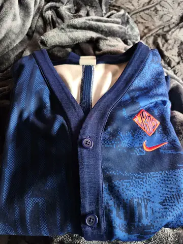 Nike V-neck top. Medium. Al Barsha location.