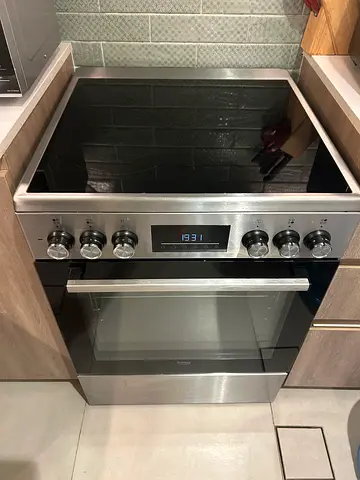 Stainless Steel Electric Ceramic Cooker with Built-in Oven - Great Condition