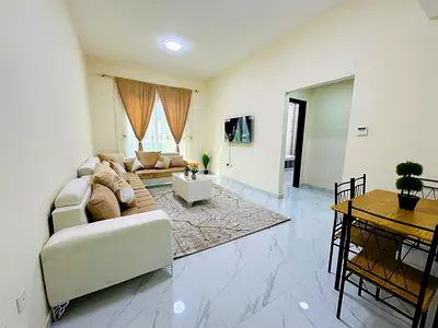 First resident / two bathrooms / new furniture / near the garden / clean building
