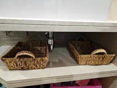 5 Bathroom decoration items and baskets