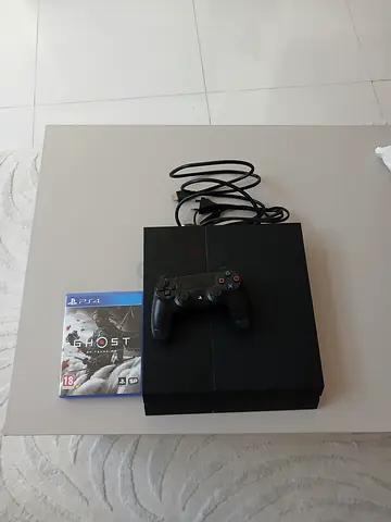 Ps4 500Gb with Original controller and 1 Cd
