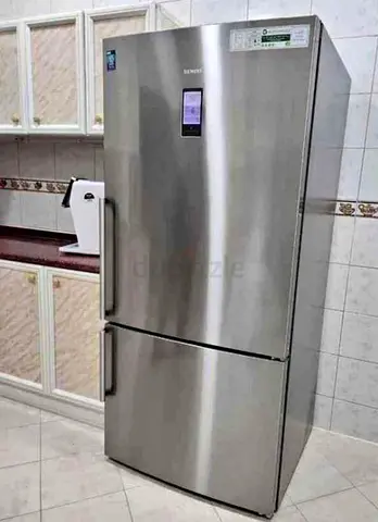 Siemens iq700 Stainless Steel Bottom-Freezer Refrigerator - Good Condition