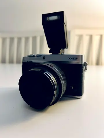 Fujifilm x-E3 Camera (silver) and XC 45mm lens