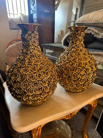 Free delivery Pair of decorative gold rose vases - large ornate accent pieces