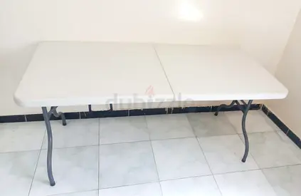 White folding plastic table - 5ft (portable, sturdy)