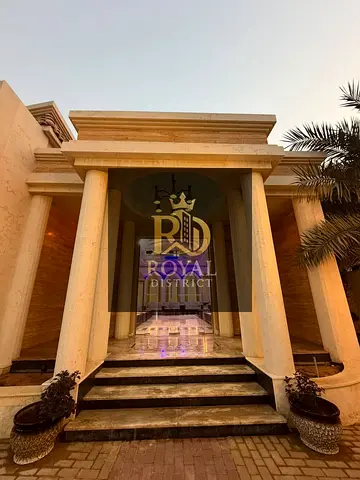 بسعر لقطة | تملك فيلا عملاقة طابق واحد | 3 غرف + 3 مجلس +غرفة خادمة و غرفة سائق + مسبح كبير | حديقة كبيرة | قريبة من كل الخدمات | تشطيبات فخمة جدا