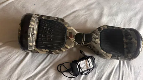 Camo electric hoverboard self-balancing scooter with charger in excellent condition with 6.5" wheels