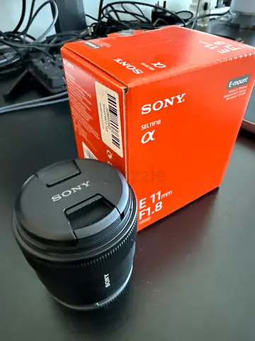 Sony E 11mm f/1.8 Lens (SEL11F18) - Excellent Condition with Box