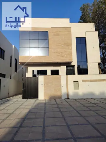Villa with registration and ownership transfer fees included; custom high-quality finishing; close