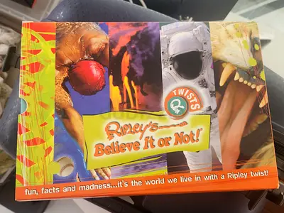 Ripley's Believe It or Not! Twists - 5 Amazing Books: Collection of Facts and Brilliant Photos. NEW!