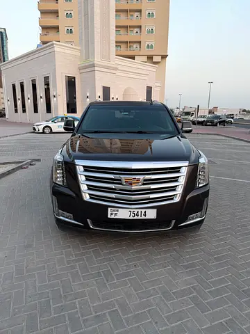 2018 Cadillac ESCALADE photo 2