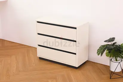 White 3-drawer dresser