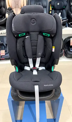 Maxicosi Titan pro 2 i size car seat with base