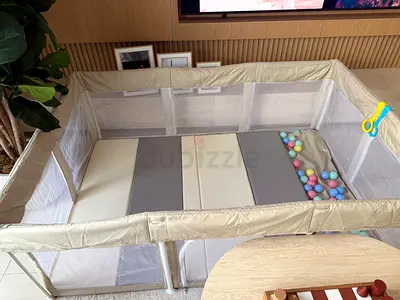 Foldable Large Pack 'n Play / Playpen with Cushioned Mat and Balls