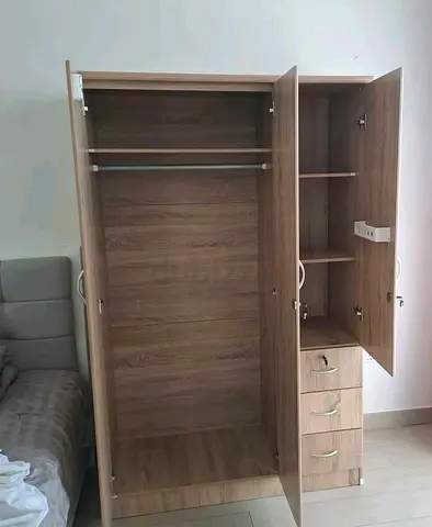 I'm selling 3door wardrobe brand new
