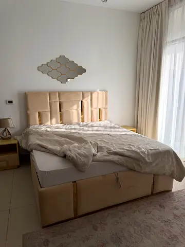 Bed set with side tables & dresser