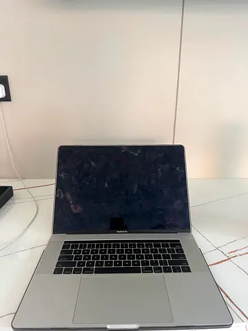 MacBook Pro 2017 15 inch 1TB SSD for sale. Top-spec 3.1 GHz i7 model with healthy battery