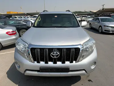 Toyota Prado 2014 VXR GCC Specs 4 slnder siver color GCC Calen car